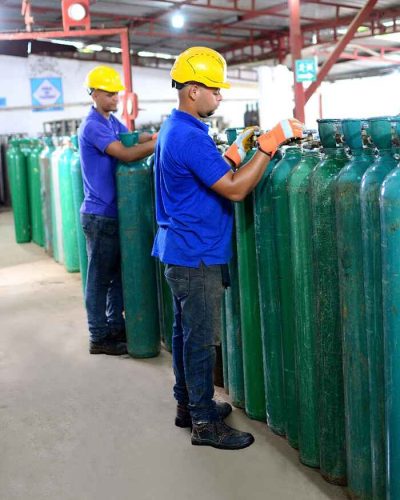 2-workers-with-green-cylinders-1-1.jpg